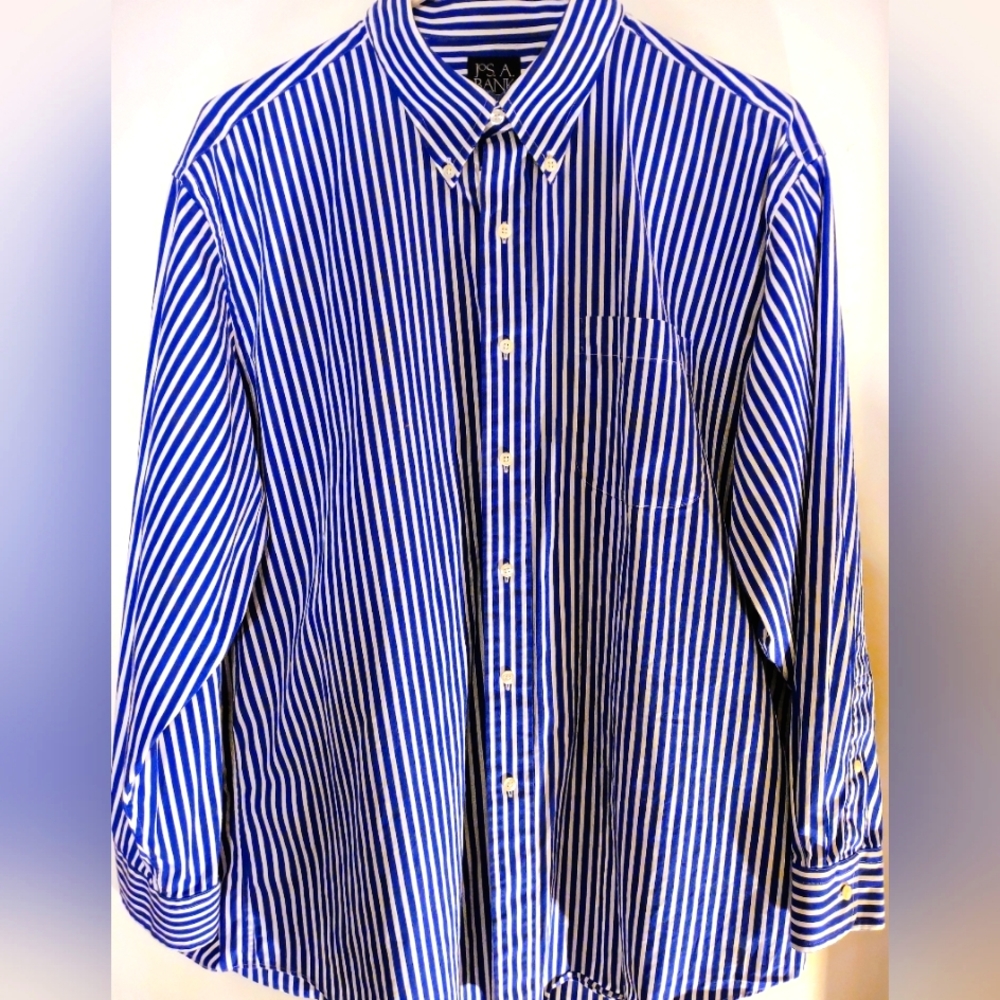 Jos.A.Banks executive collection.long sleeve button down beautiful dress shirt.